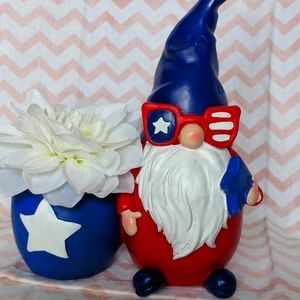 New - Patriotic Gnome with Faux Flower - 8"